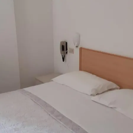 Alga Blu Sul Mare Вьесте